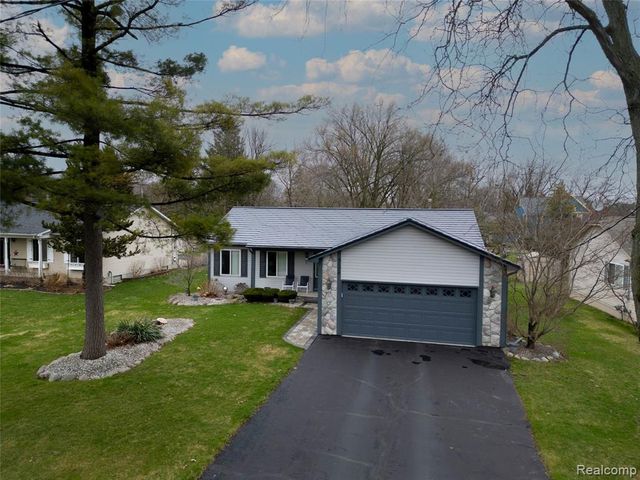 3174 Pirrin Drive, Waterford, MI 48329