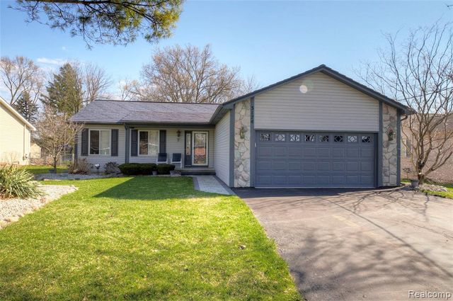 3174 Pirrin Drive, Waterford, MI 48329