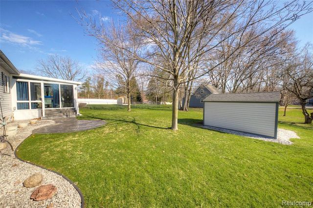 3174 Pirrin Drive, Waterford, MI 48329