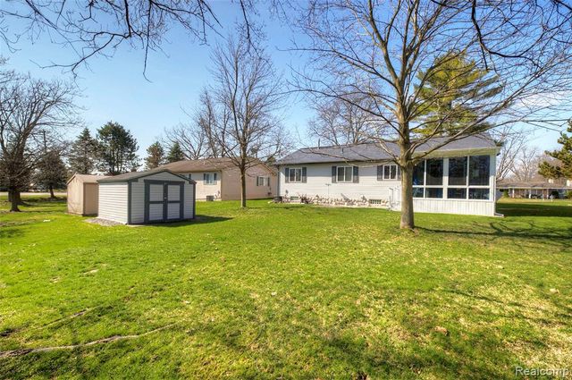 3174 Pirrin Drive, Waterford, MI 48329