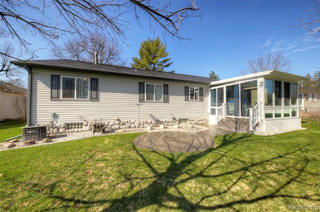 3174 Pirrin Drive, Waterford, MI 48329