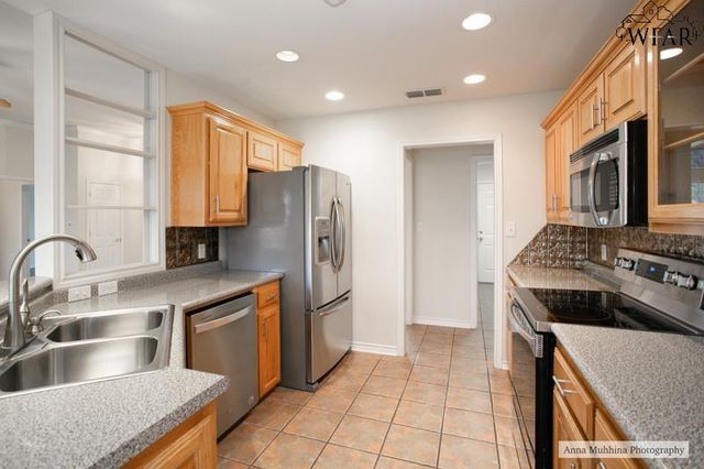 8 ST ANDREWS COURT, Wichita Falls, TX 76309