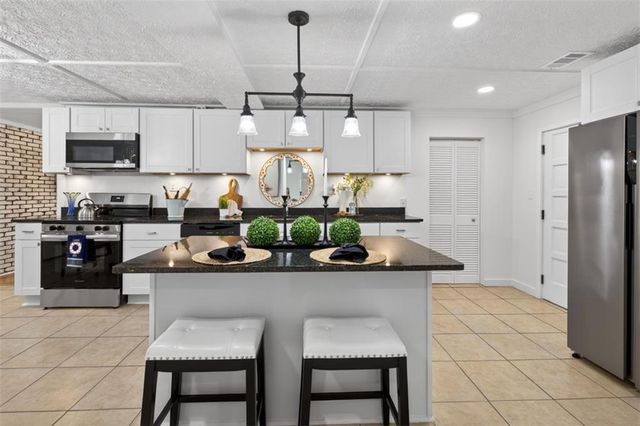 2439 Lakeshore Drive NE, Conyers, GA 30012