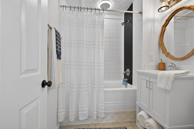 2439 Lakeshore Drive NE, Conyers, GA 30012