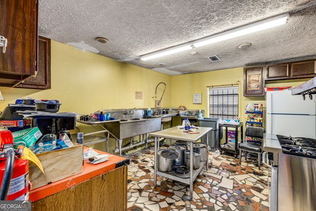 916 SW Metropolitan Parkway SW, Atlanta, GA 30310