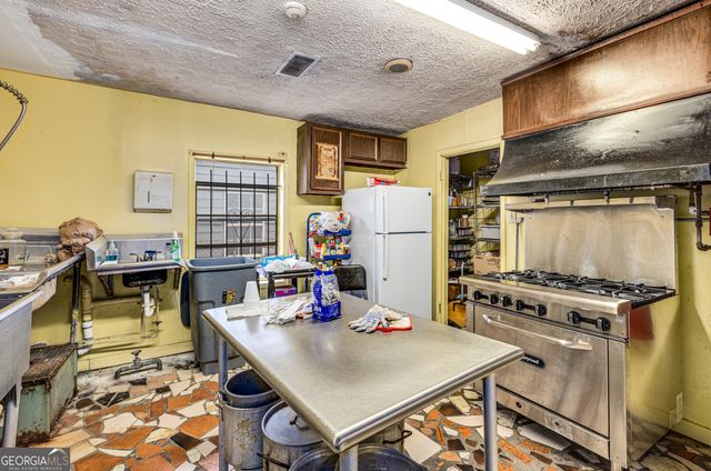 916 SW Metropolitan Parkway SW, Atlanta, GA 30310