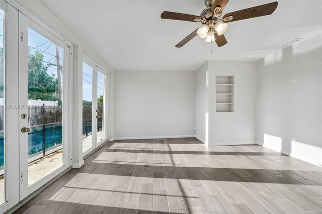 4301 NW 35th Ave, Lauderdale Lakes, FL 33309