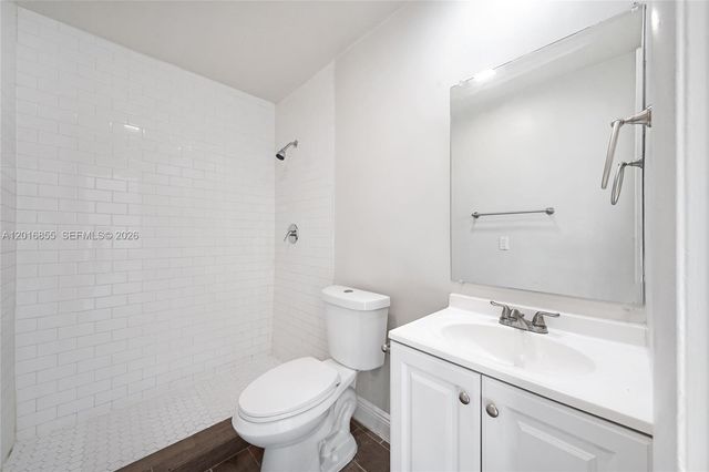 4301 NW 35th Ave, Lauderdale Lakes, FL 33309