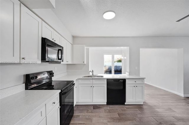 4301 NW 35th Ave, Lauderdale Lakes, FL 33309