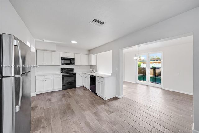 4301 NW 35th Ave, Lauderdale Lakes, FL 33309