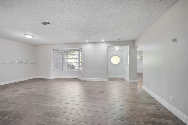4301 NW 35th Ave, Lauderdale Lakes, FL 33309