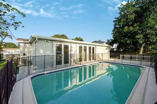 4301 NW 35th Ave, Lauderdale Lakes, FL 33309