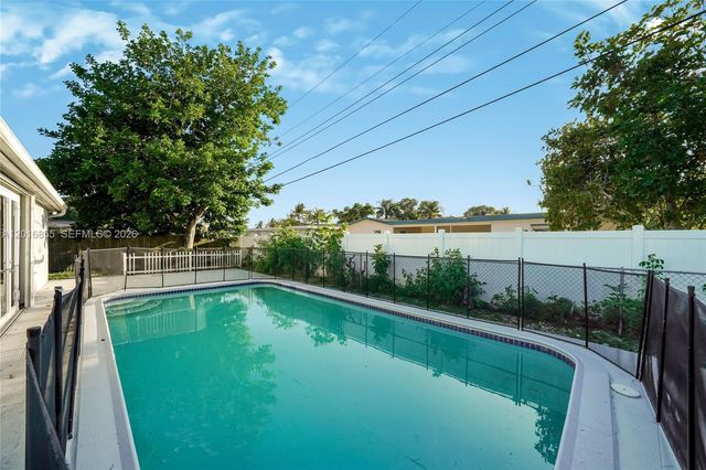 4301 NW 35th Ave, Lauderdale Lakes, FL 33309