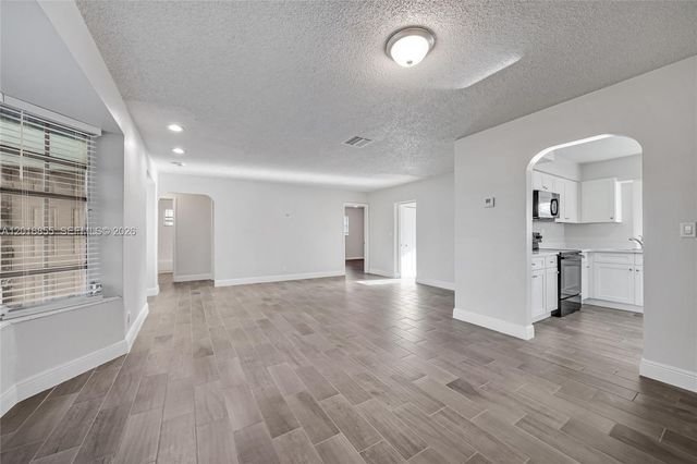 4301 NW 35th Ave, Lauderdale Lakes, FL 33309