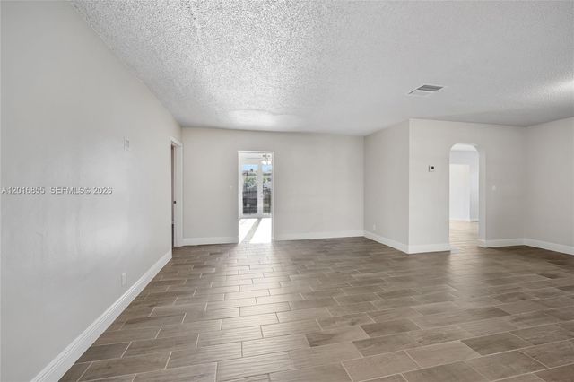 4301 NW 35th Ave, Lauderdale Lakes, FL 33309