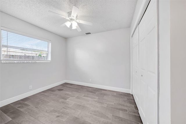 4301 NW 35th Ave, Lauderdale Lakes, FL 33309