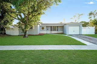 4301 NW 35th Ave, Lauderdale Lakes, FL 33309