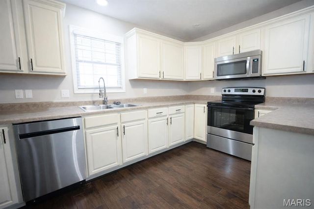 5 N Porte Drive, Highland, IL 62249