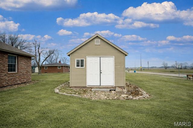 5 N Porte Drive, Highland, IL 62249