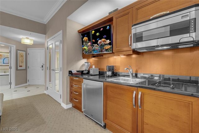 135 East Harmon Avenue 3411, Las Vegas, NV 89109