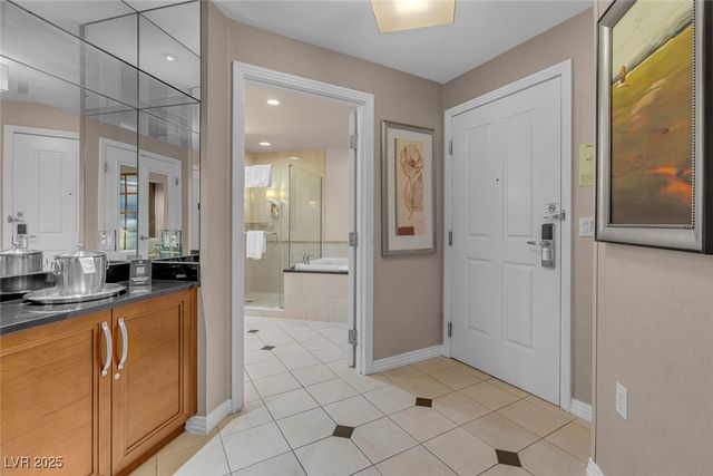 135 East Harmon Avenue 3411, Las Vegas, NV 89109