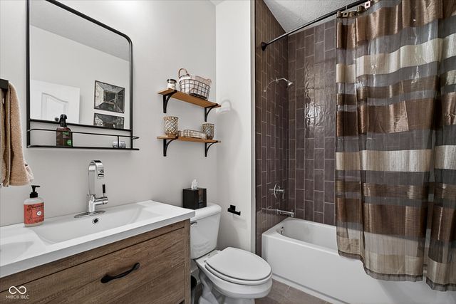 12834 Piccadilly Circle, Fishers, IN 46037