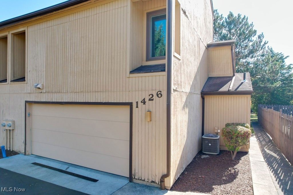 1426 Loop Road 1426, Kent, OH 44240