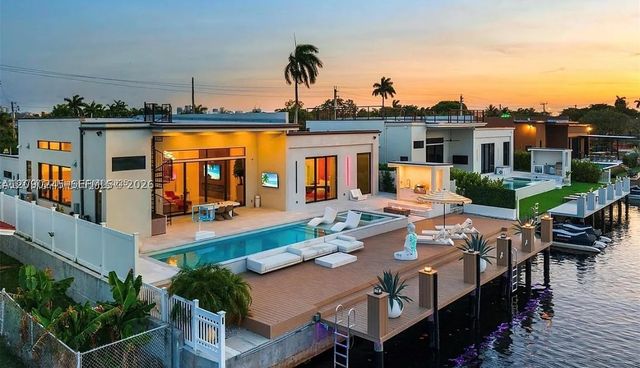 2225 NE 19th St, Fort Lauderdale, FL 33305