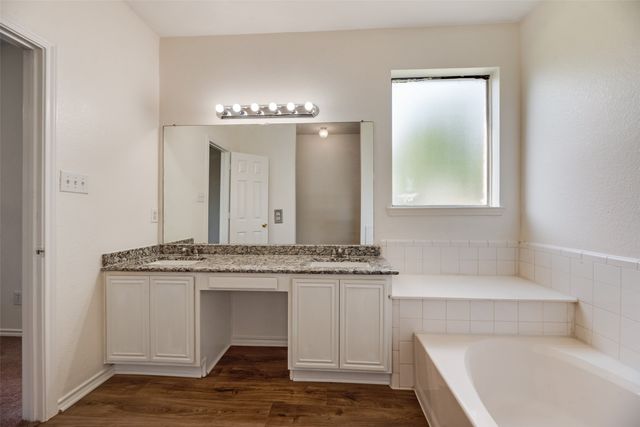 821 S Parks Drive, Desoto, TX 75115