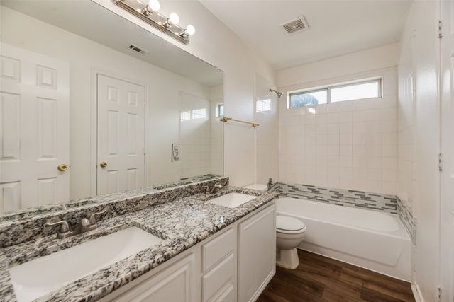 821 S Parks Drive, Desoto, TX 75115