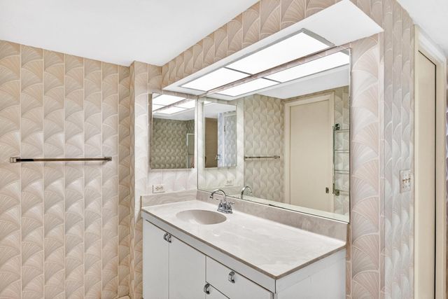 115 Lakeshore Drive 1549, North Palm Beach, FL 33408