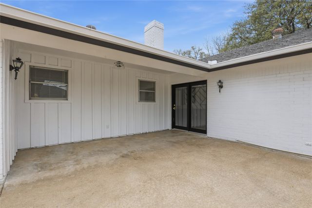 317 Cedar Creek Court, Fort Worth, TX 76103