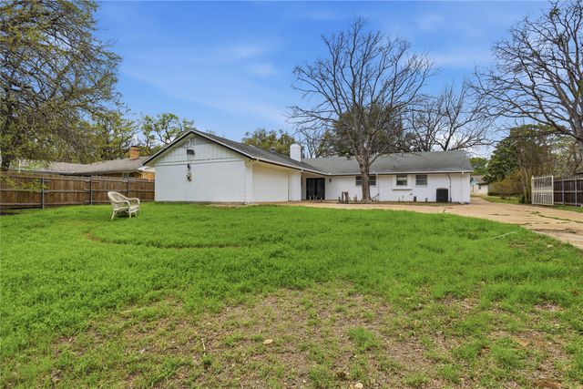 317 Cedar Creek Court, Fort Worth, TX 76103