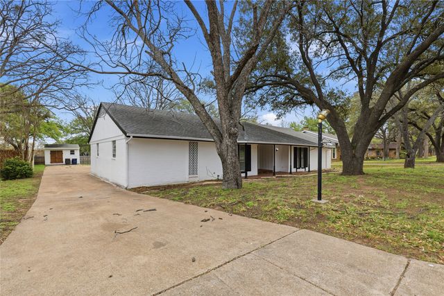 317 Cedar Creek Court, Fort Worth, TX 76103