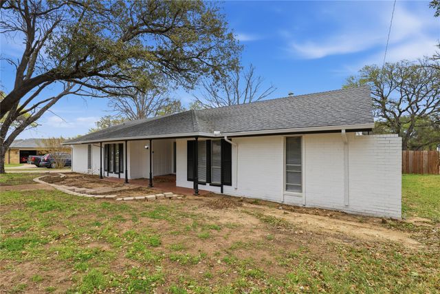 317 Cedar Creek Court, Fort Worth, TX 76103