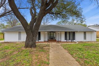 317 Cedar Creek Court, Fort Worth, TX 76103