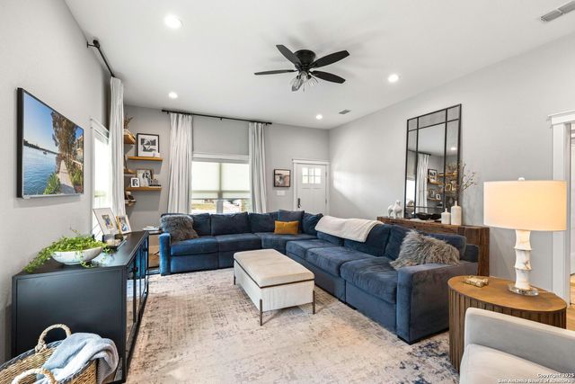 835 Cross Street, New Braunfels, TX 78130