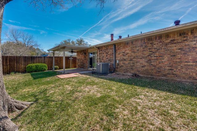 6611 Greenspring Drive, Arlington, TX 76016