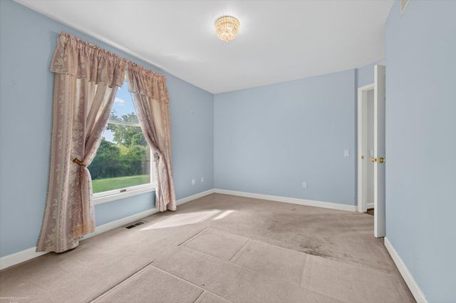 1654 Seymour Lake Road, Oxford, MI 48371