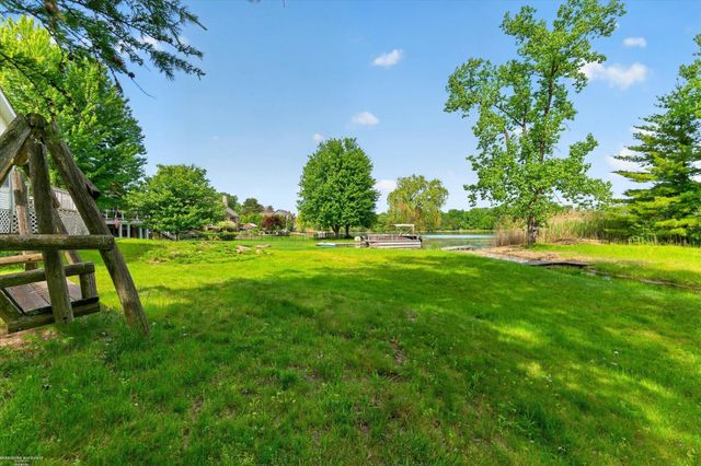 1654 Seymour Lake Road, Oxford, MI 48371