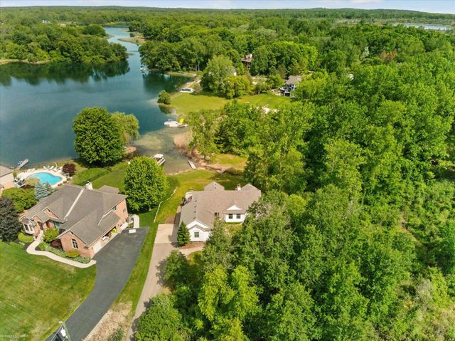 1654 Seymour Lake Road, Oxford, MI 48371