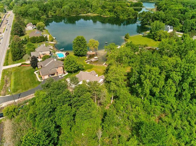 1654 Seymour Lake Road, Oxford, MI 48371