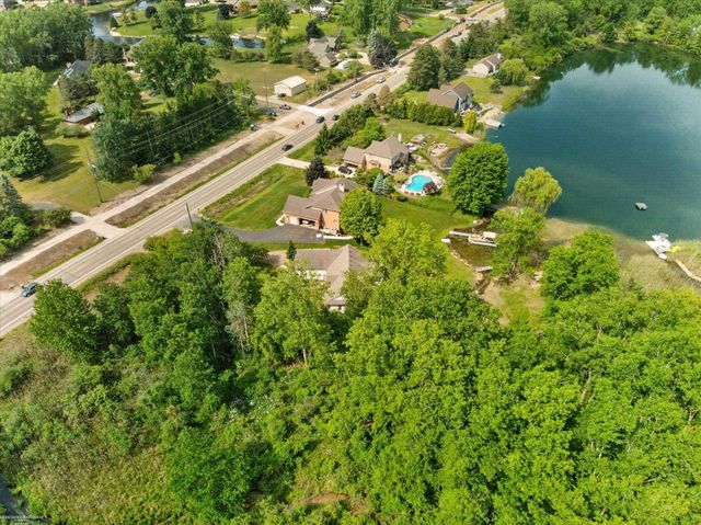 1654 Seymour Lake Road, Oxford, MI 48371