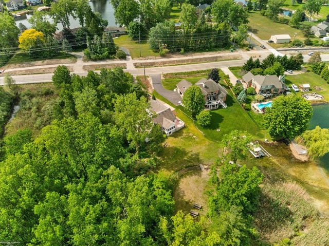 1654 Seymour Lake Road, Oxford, MI 48371