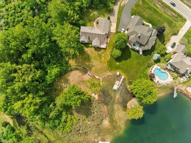 1654 Seymour Lake Road, Oxford, MI 48371