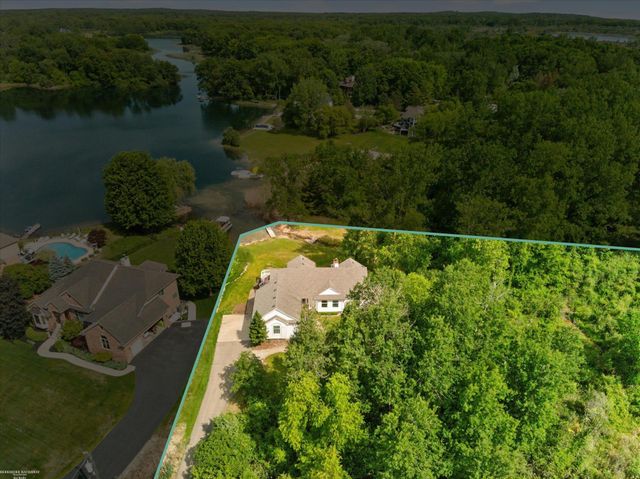1654 Seymour Lake Road, Oxford, MI 48371