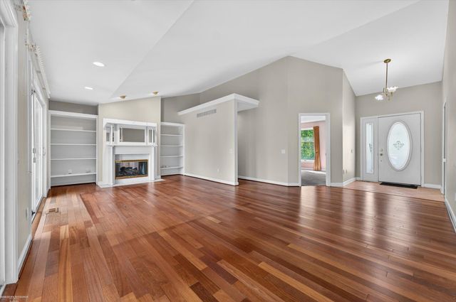 1654 Seymour Lake Road, Oxford, MI 48371