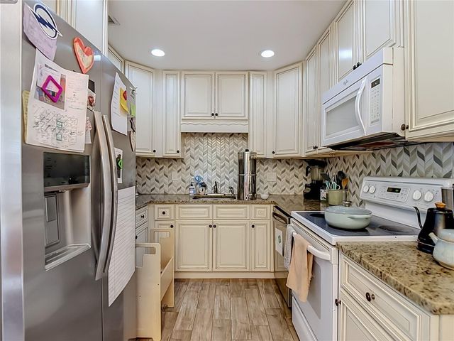 15101 MORNING DR, Lutz, FL 33559