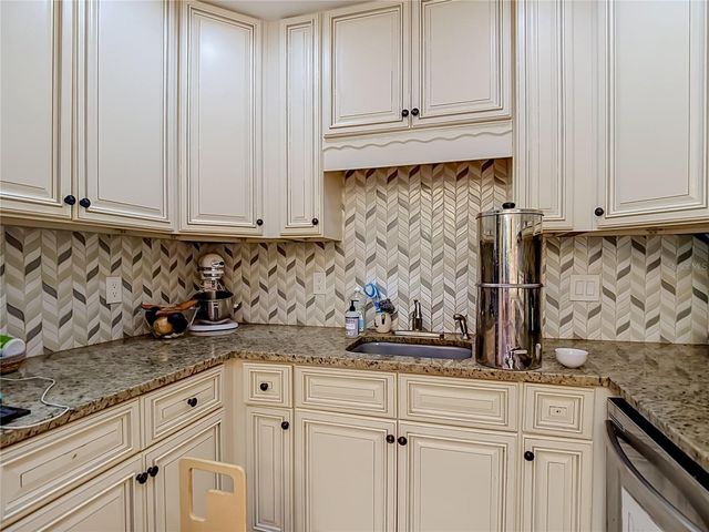 15101 MORNING DR, Lutz, FL 33559