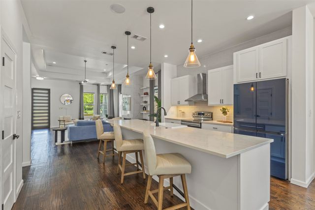 2534 Gladstone Drive, Dallas, TX 75211